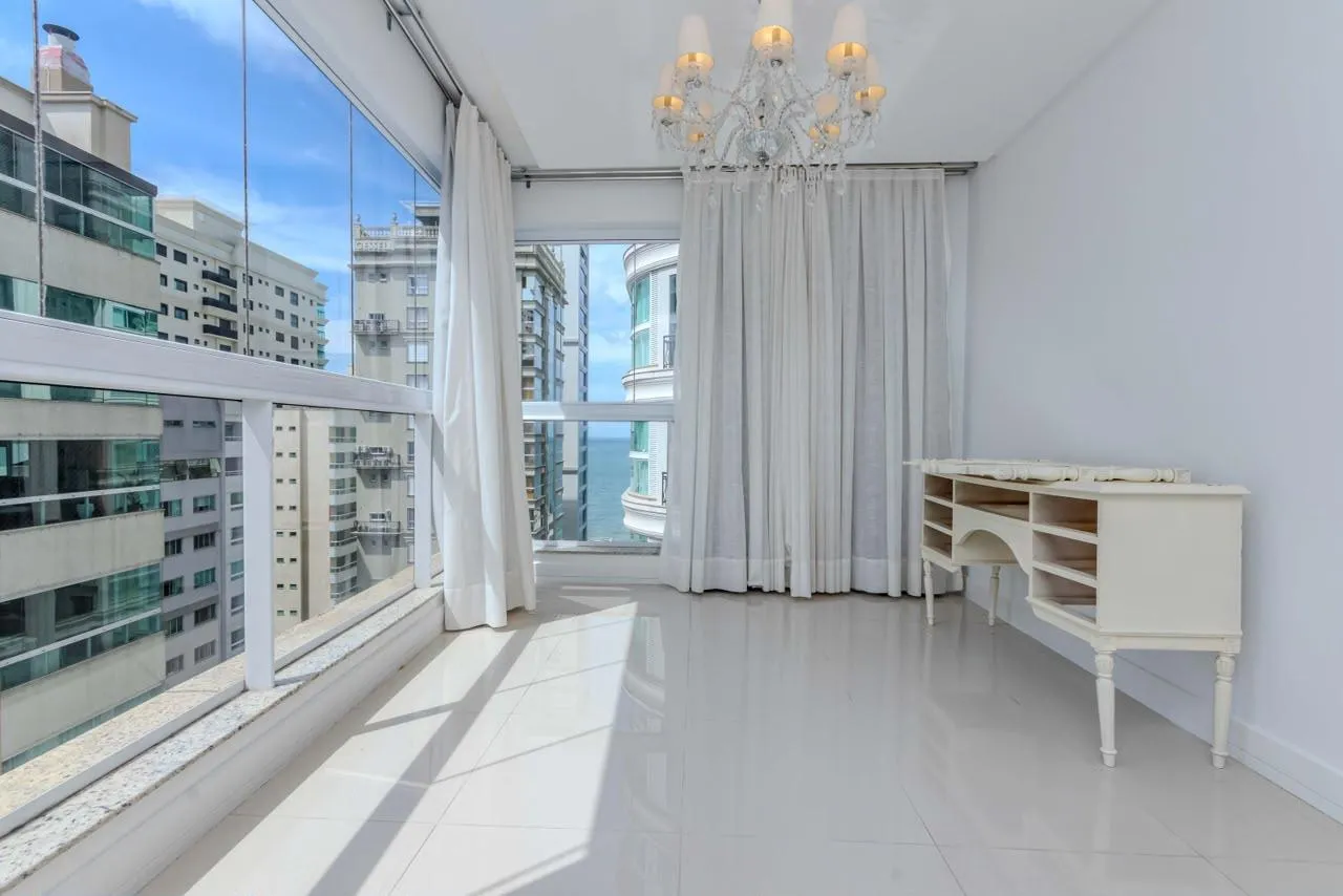 Imagem Apartamento com vista para o mar à venda com 270m2 por R$ 4.900.000,00
