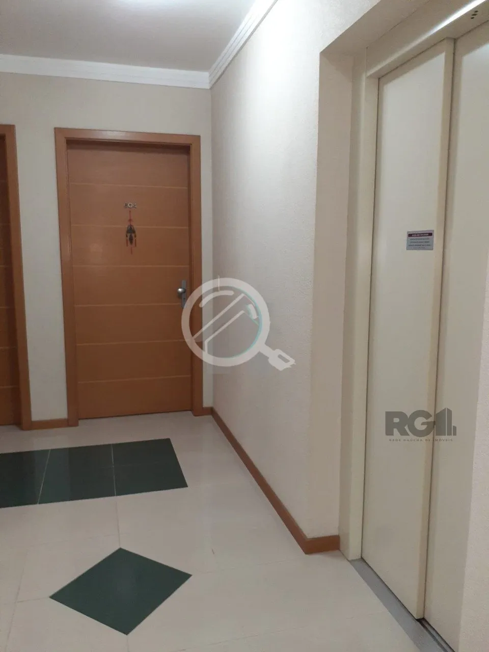 Imagem Apartamento de dois dormitórios sendo um suíte, living dois ambientes com churrasqueira, cozinha e...