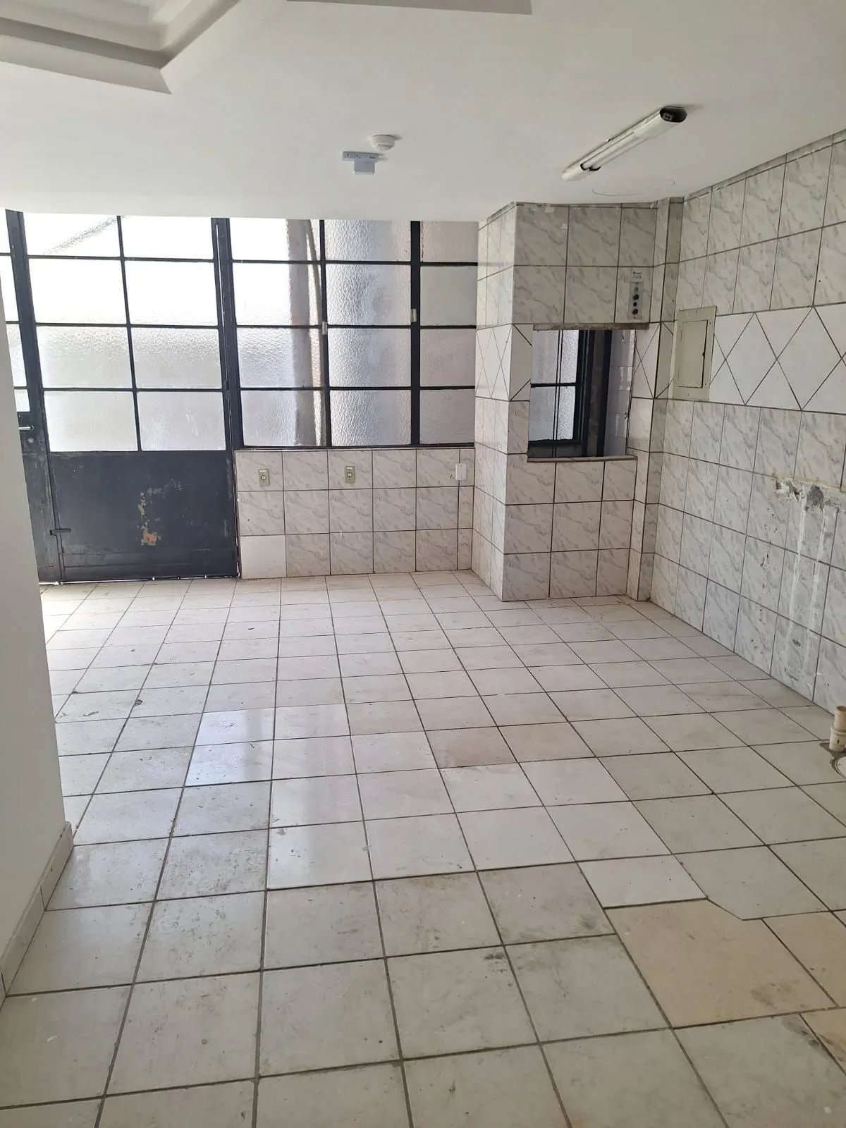 Imagem Prédio comercial com 3 andares