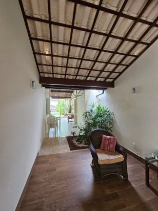 Imagem Casa em condomínio fechado com três suítes e área gourmet a venda em Patamares