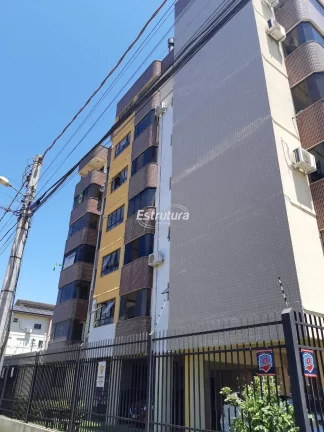 Lindo apartamento em Camobi semimobiliado com três dormitórios