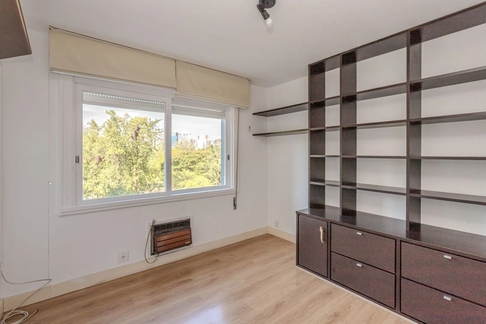 Imagem Apartamento no Moinhos de Vento de 3 dormitórios vaga e infra DESOCUPADO
