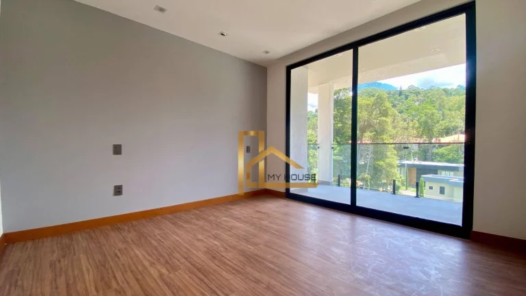 Imagem Casa com 4 Quartos, Nova e em Condomínio Clube a 15 Minutos do Centro de Teresópolis-RJ
