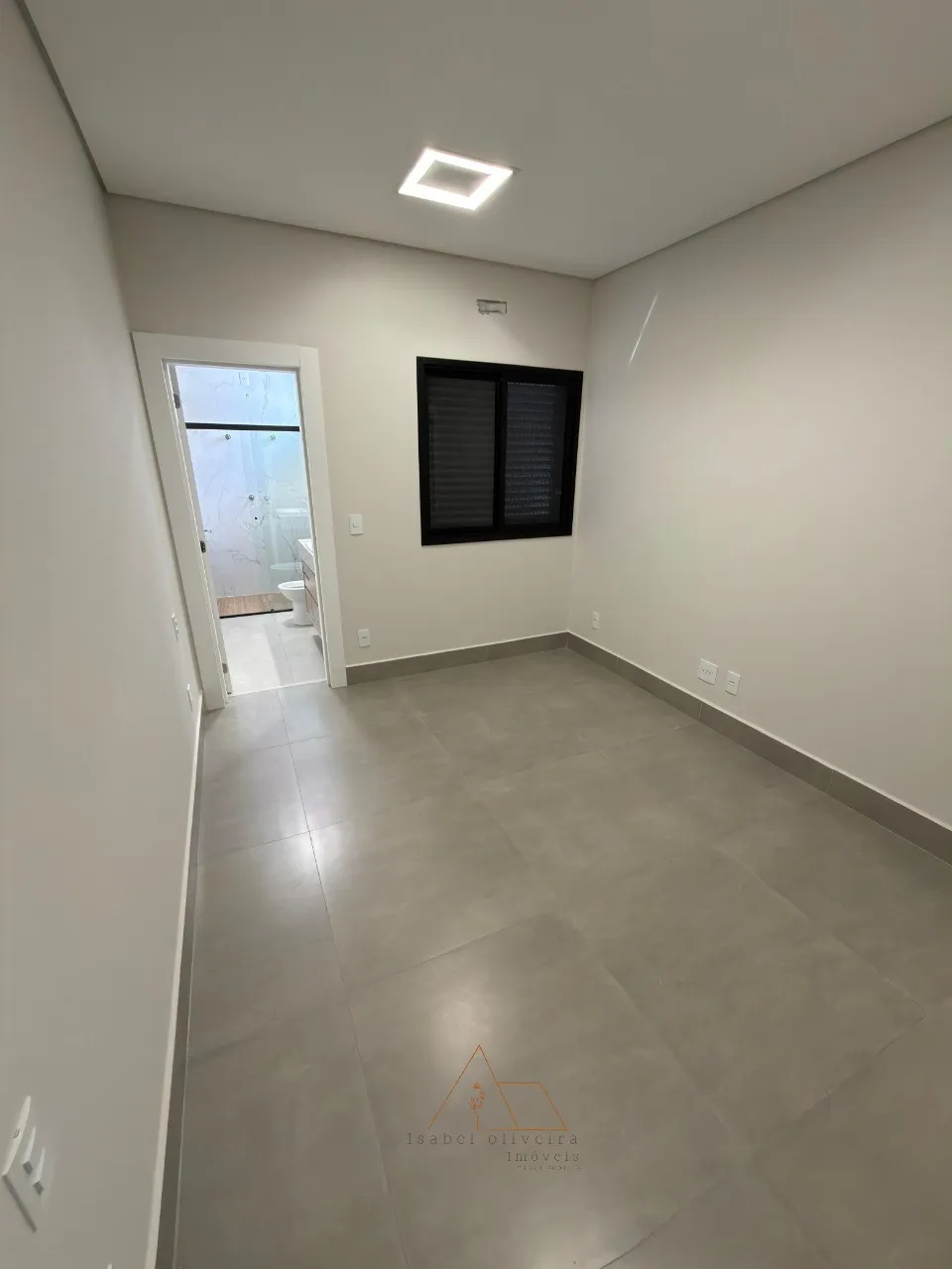 Foto do imóvel: Casa a venda em condomínio Villagio Moutonnee Salto-SP: 3 quartos, 1 suíte, 1 sala, 2 banheiros, 2 vagas de garagem, 104,00 m² de área.