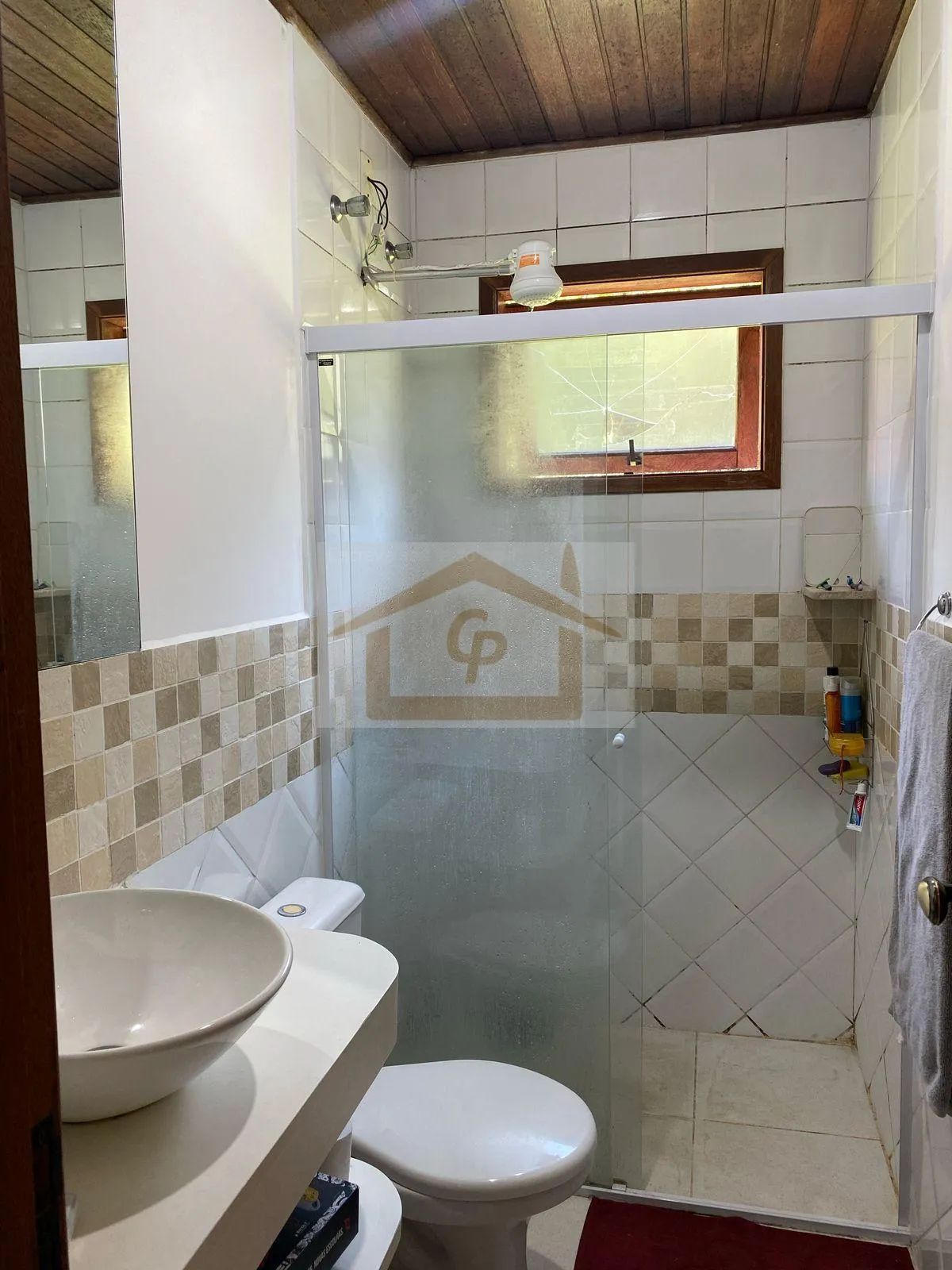 Imagem Casa mista com belo jardim 3 quartos sendo um suíte, 5 vagas. Rústico que encanta!
