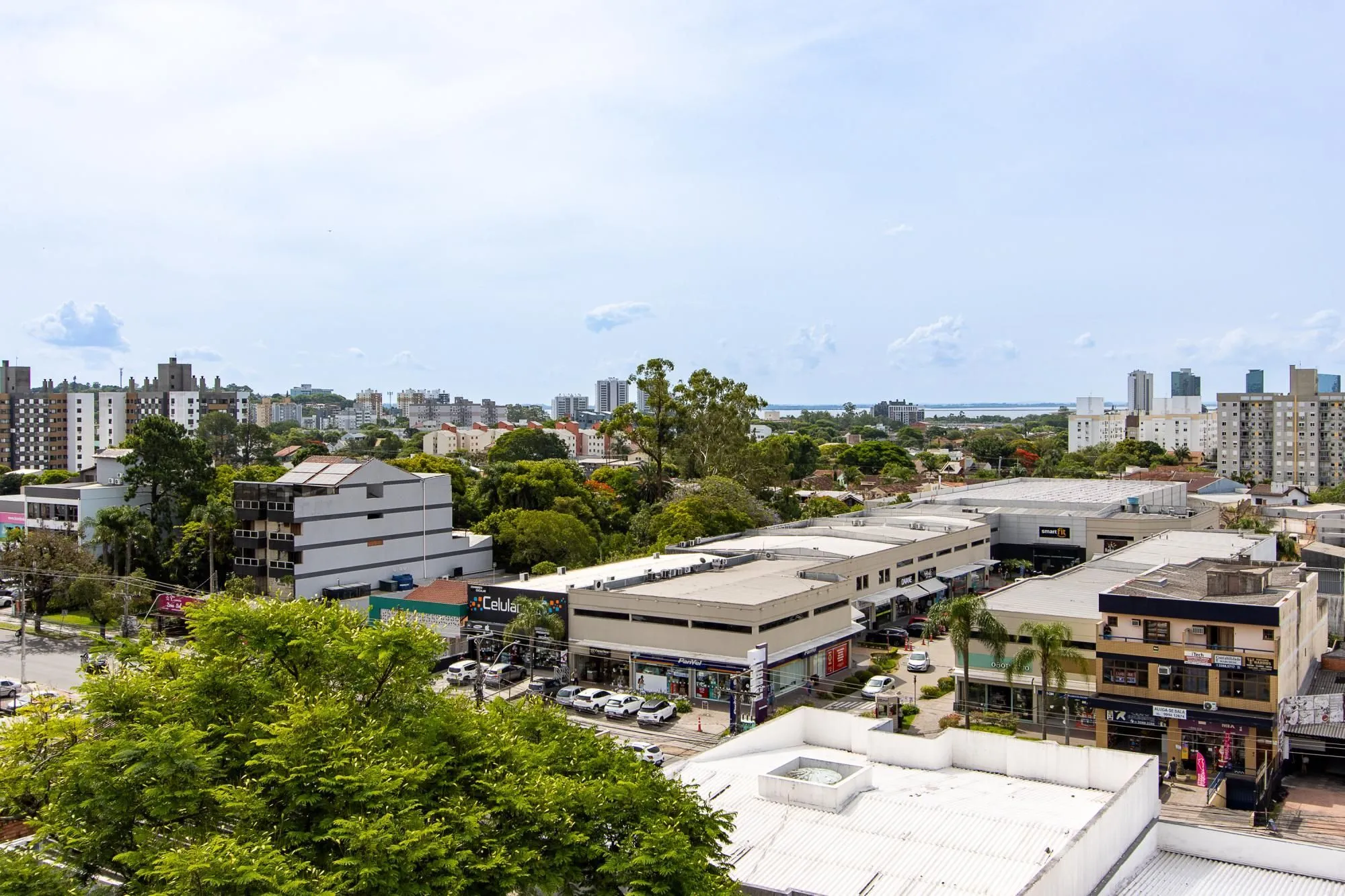 Imagem Apartamento de 2 dormitórios com suíte, churrasqueira e infraestrutura completa na Zona Sul de Porto Alegre.