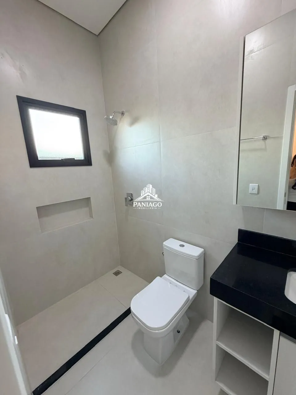 Imagem Casa Nova com 3 Suítes e Piscina à Venda no Condomínio Brisas