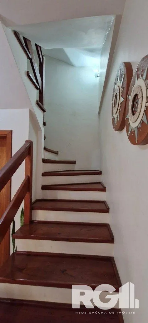 Imagem Sobrado com três dormitórios no Condoínio Residência Jardim Verde Ipanema.