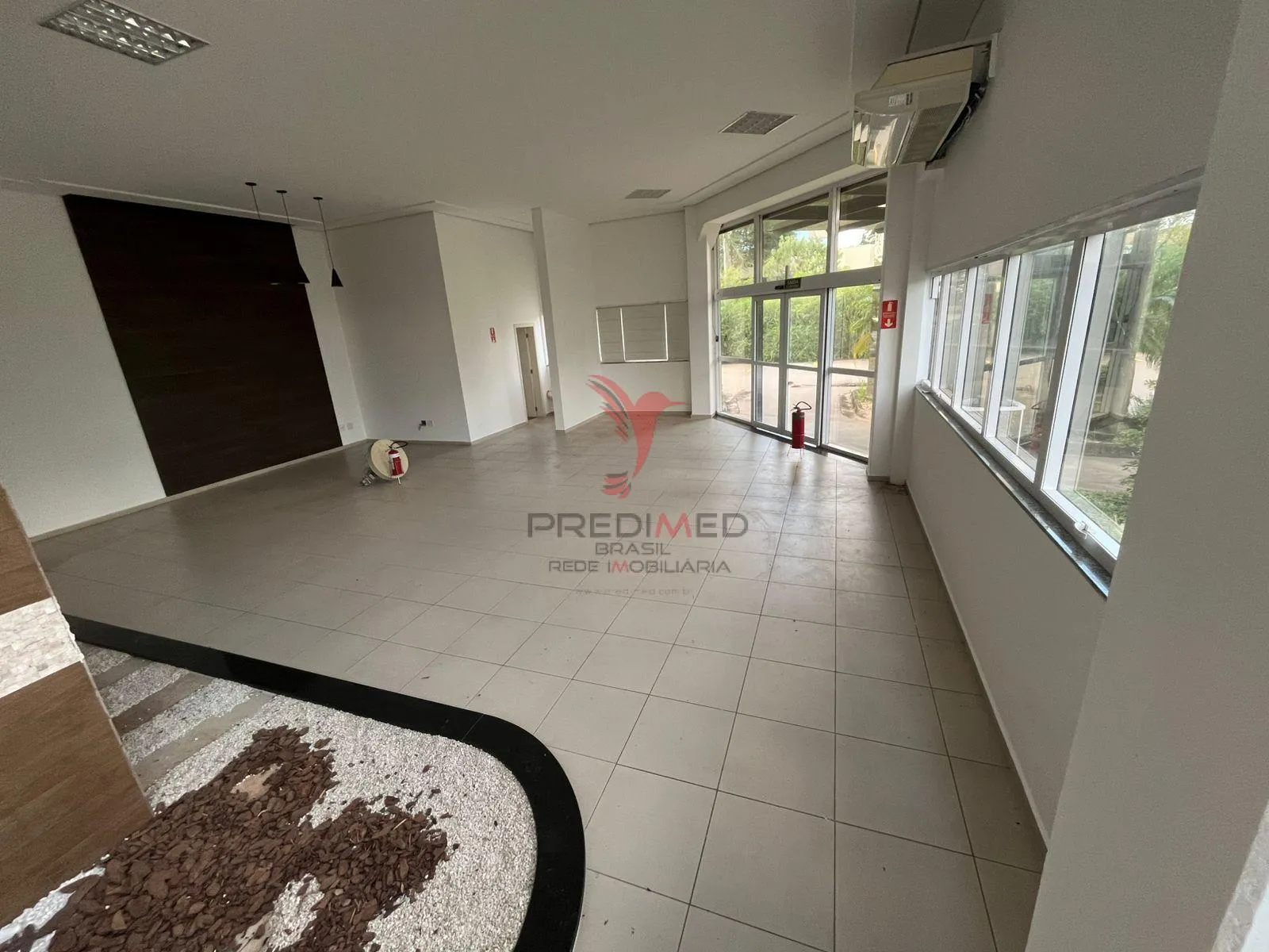 Imagem Vendo excelente Prédio COMERCIAL/INDUSTRIAL em condomínio fechado com total segurança 24 h