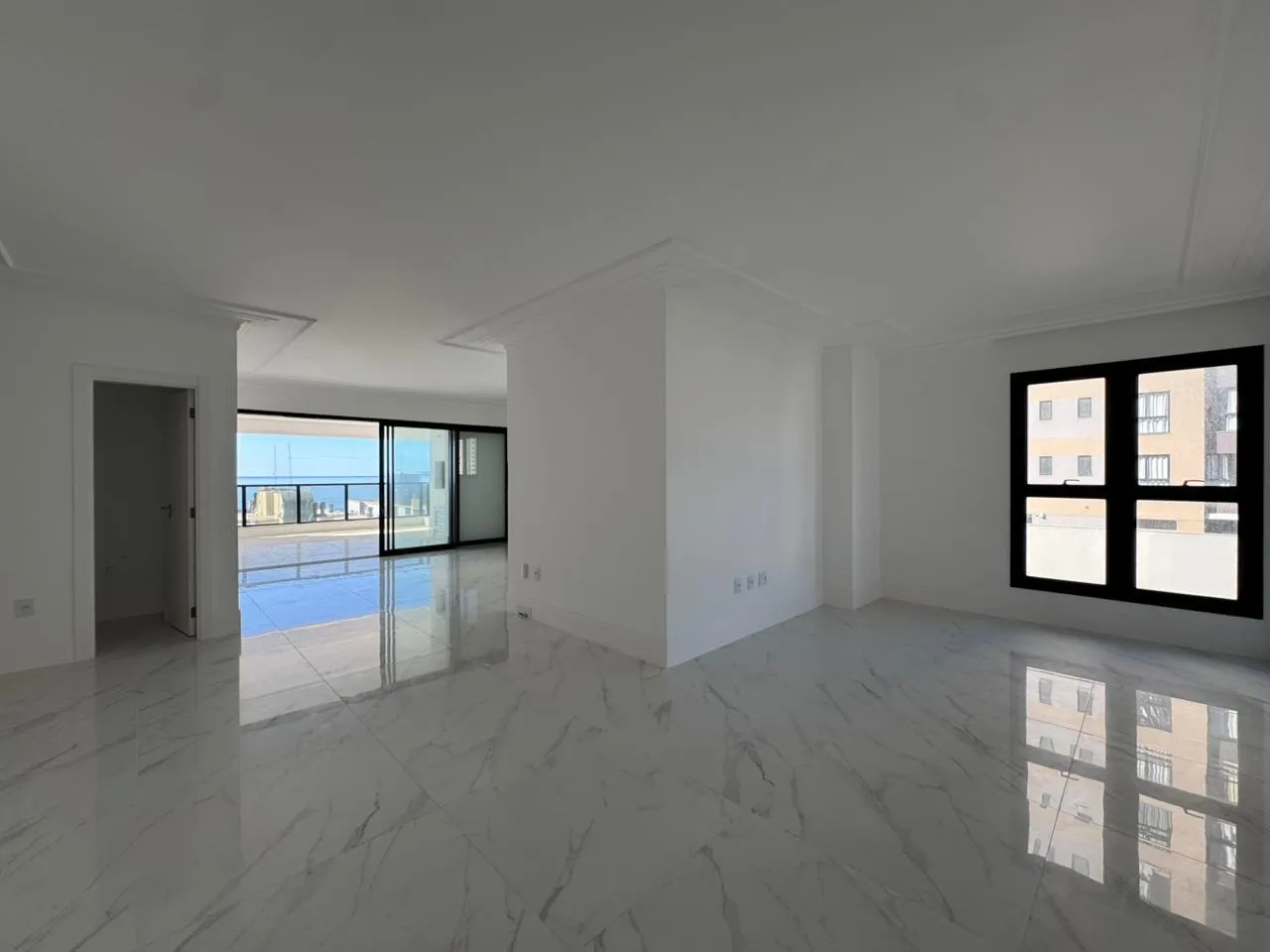 Imagem Apartamento com vista para o mar à venda com 210m2 por R$ 4.200.000,00