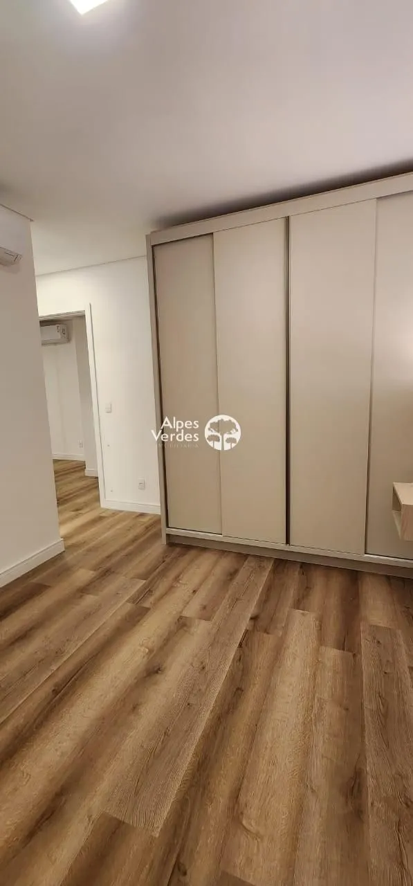 Imagem Vende-se apartamento semi-mobiliado em Gramado a 10 minutos da Rua Coberta