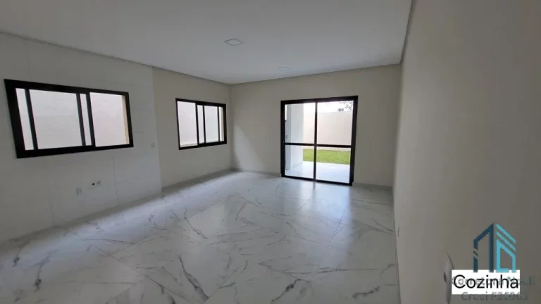 Imagem Sobrado novo com amplo terreno, 03 quartos c/suíte, no centro Canasvieiras em Florianópolis SC