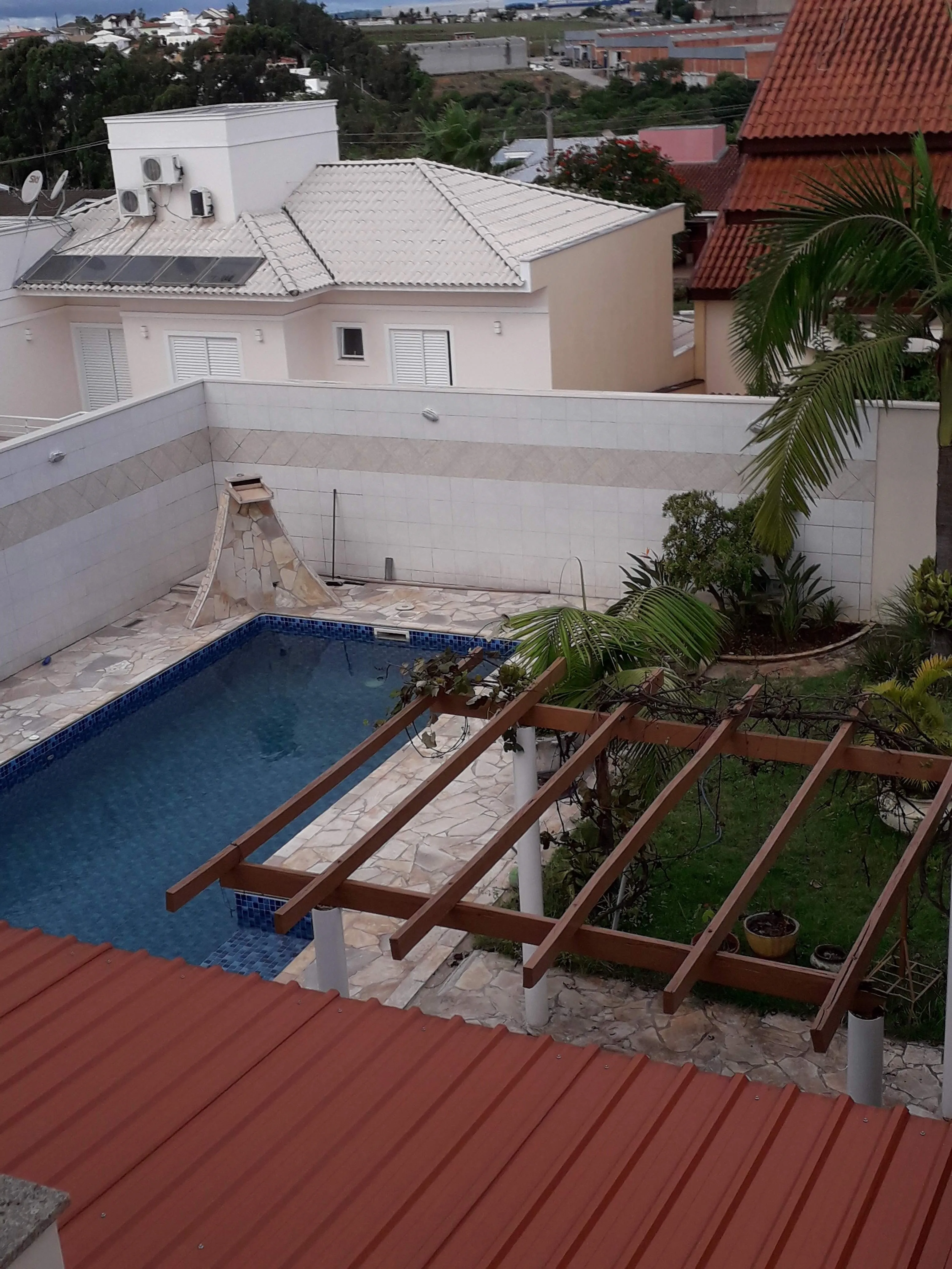 Imagem Linda Casa no Condomínio Ibiti do Paço com 348m².