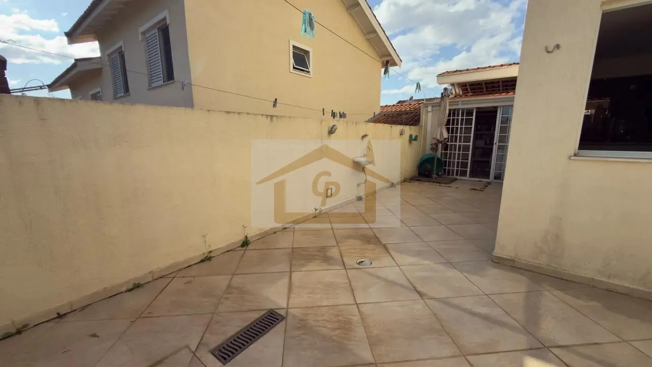 Imagem Casa com 3 Quartos, Quintal e 3 Vagas