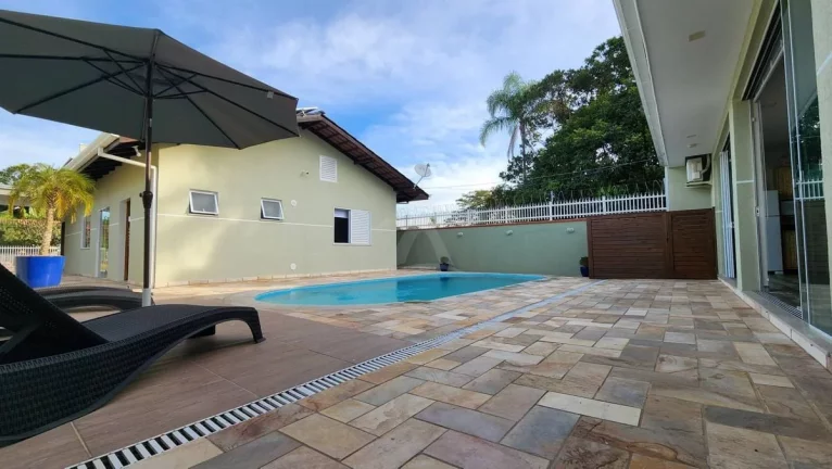 Imagem CASA COM PISCINA, 3 QUARTOS SENDO 1 SUÍTE, BAL MARILUZ