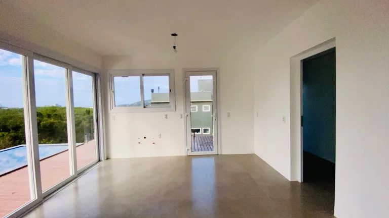 Imagem Casa de Luxo em Garopaba-SC, Ferraz: 2 Suítes, Piscina, Vista Mar, 280m² - Imperdível!