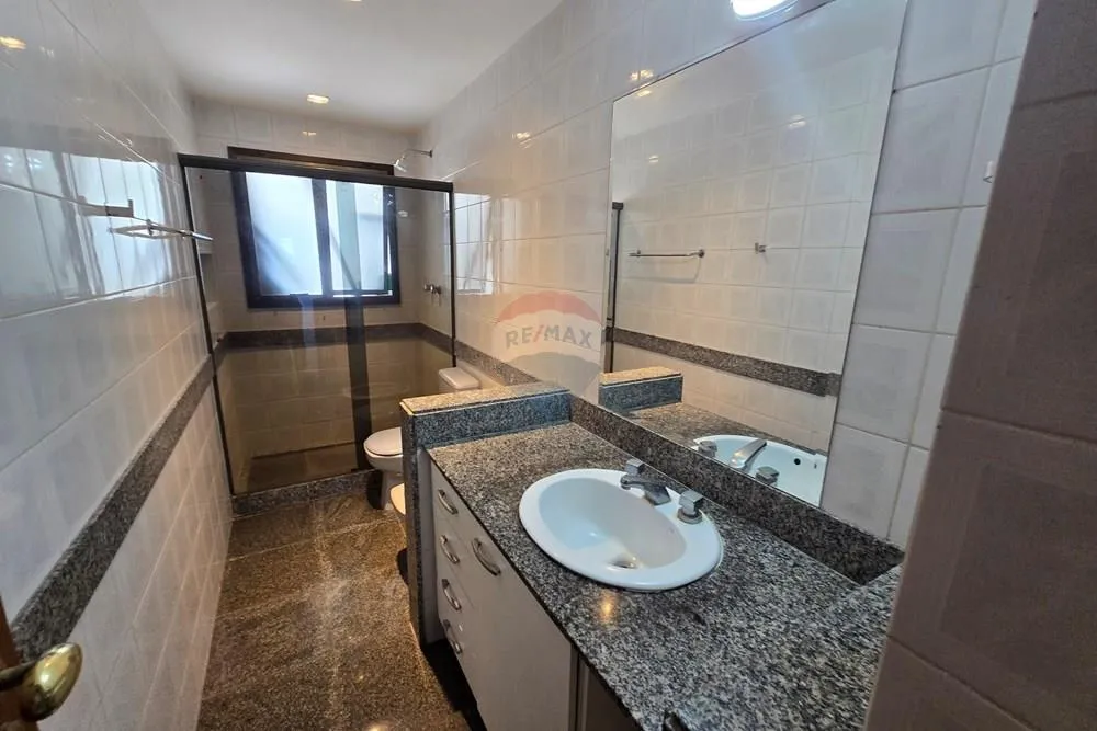 Imagem Frontal mar, lâmina, 3 quartos.