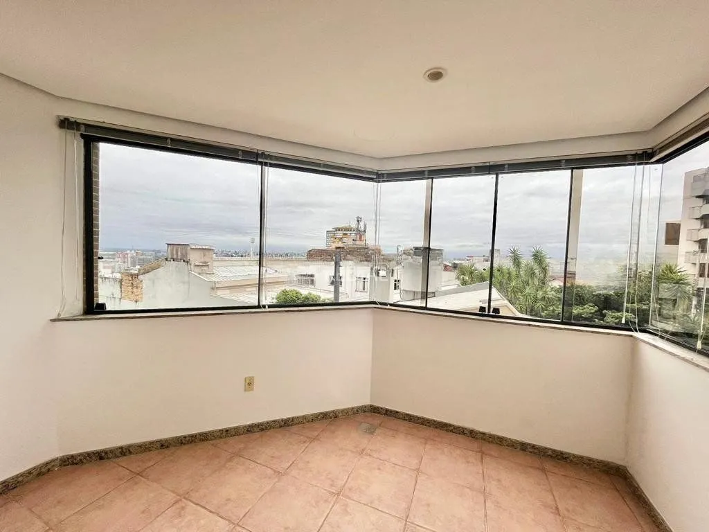 Imagem Apartamento de 4 dormitórios e 184m² à venda em Menino Deus, Porto Alegre.