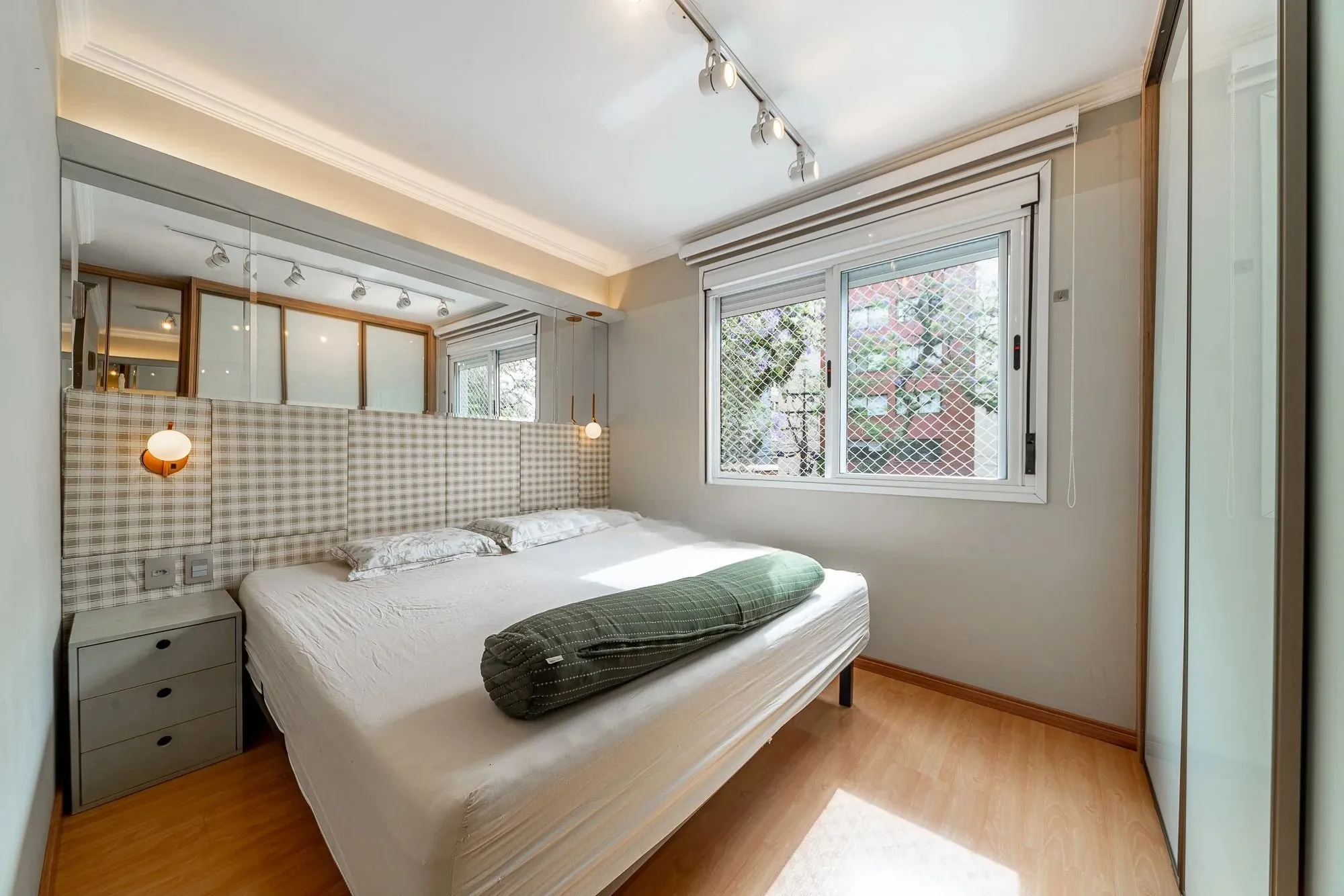 Imagem Apartamento Garden com 136m² e 3 dormitórios, 1 suíte, 2 vagas