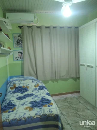 CASA DE 03 DORM. COM PÁTIO AMPLO, POMAR , PLACAS DE ENERGIA SOLAR E PISCINA