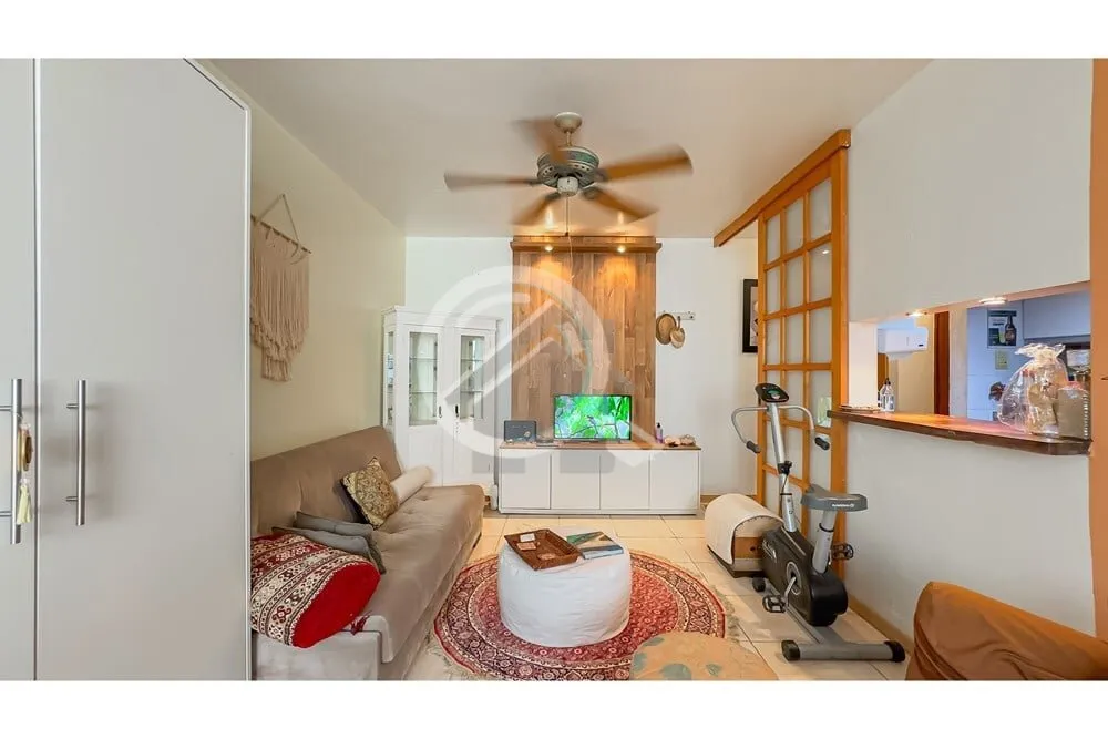 Imagem No Bairro Petrópolis, na Rua Dona Eugênia nº 964, apartamento térreo elevado com pátio, 1 dormi...