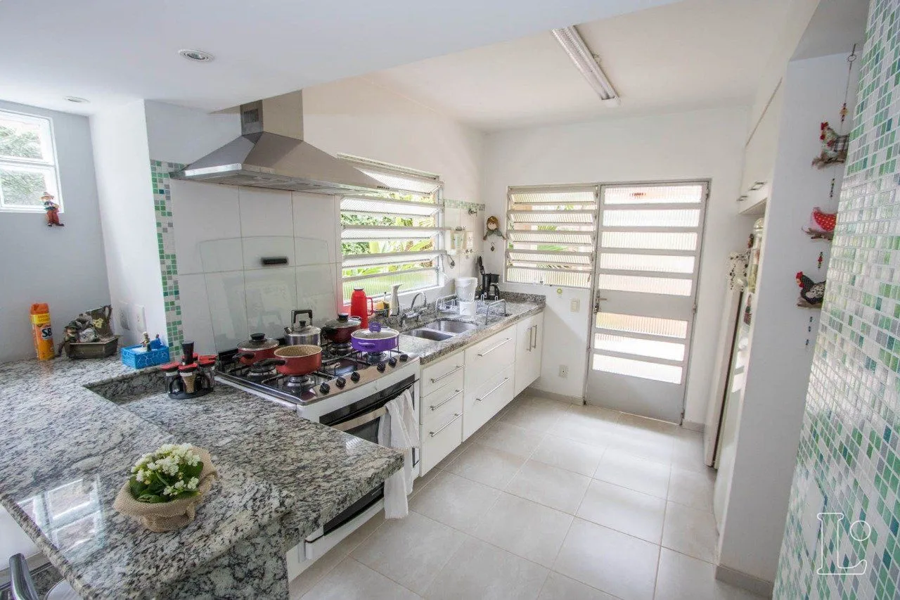 Imagem Casa para Venda - 416.89m², 4 dormitórios, sendo 1 suites, 5 vagas - Tristeza