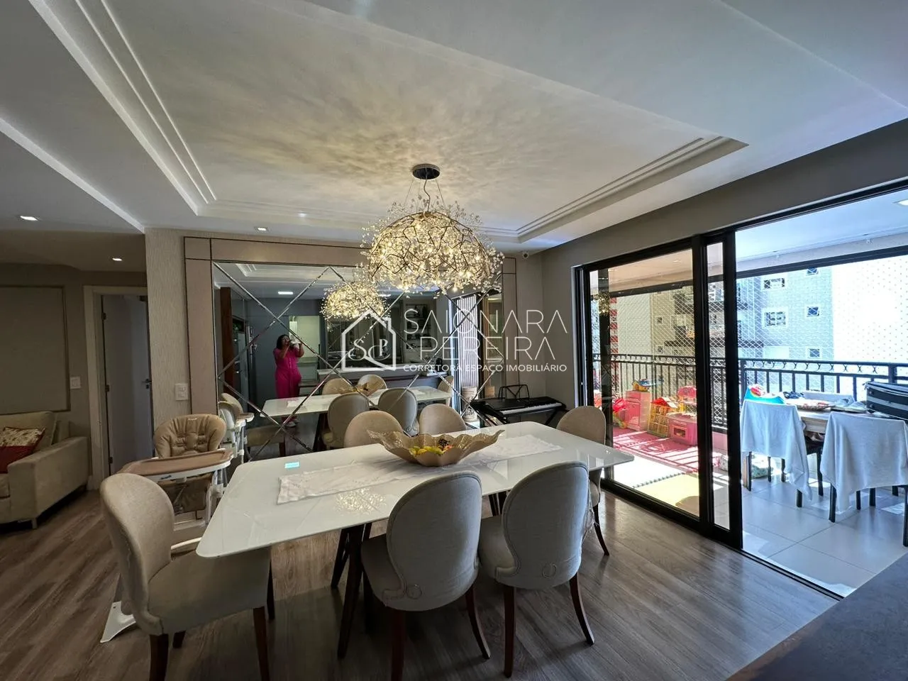Imagem "Venha conhecer nosso espaçoso apartamento de 140m², 3 quartos e sacada com churrasqueira! Condomíni