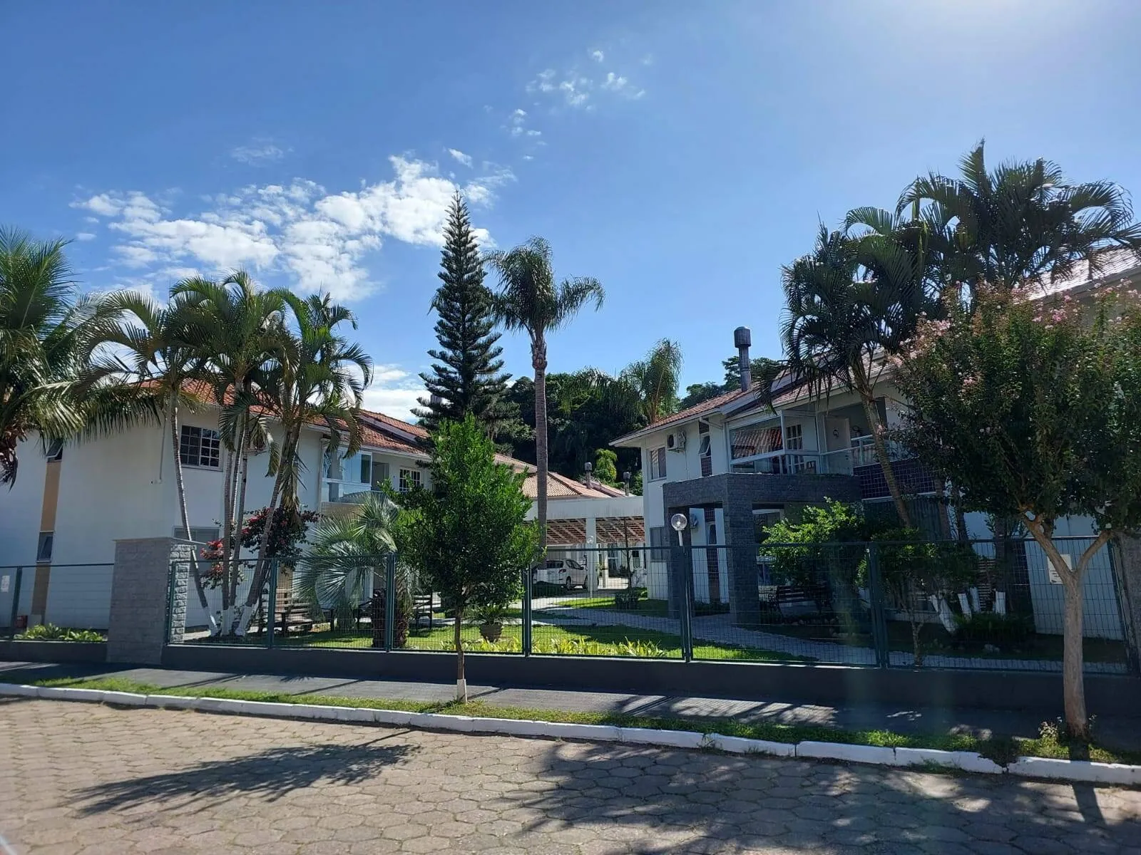 Imagem Apartamento Térreo à Venda com 3 Dormitórios em Canasvieiras - Florianópoli