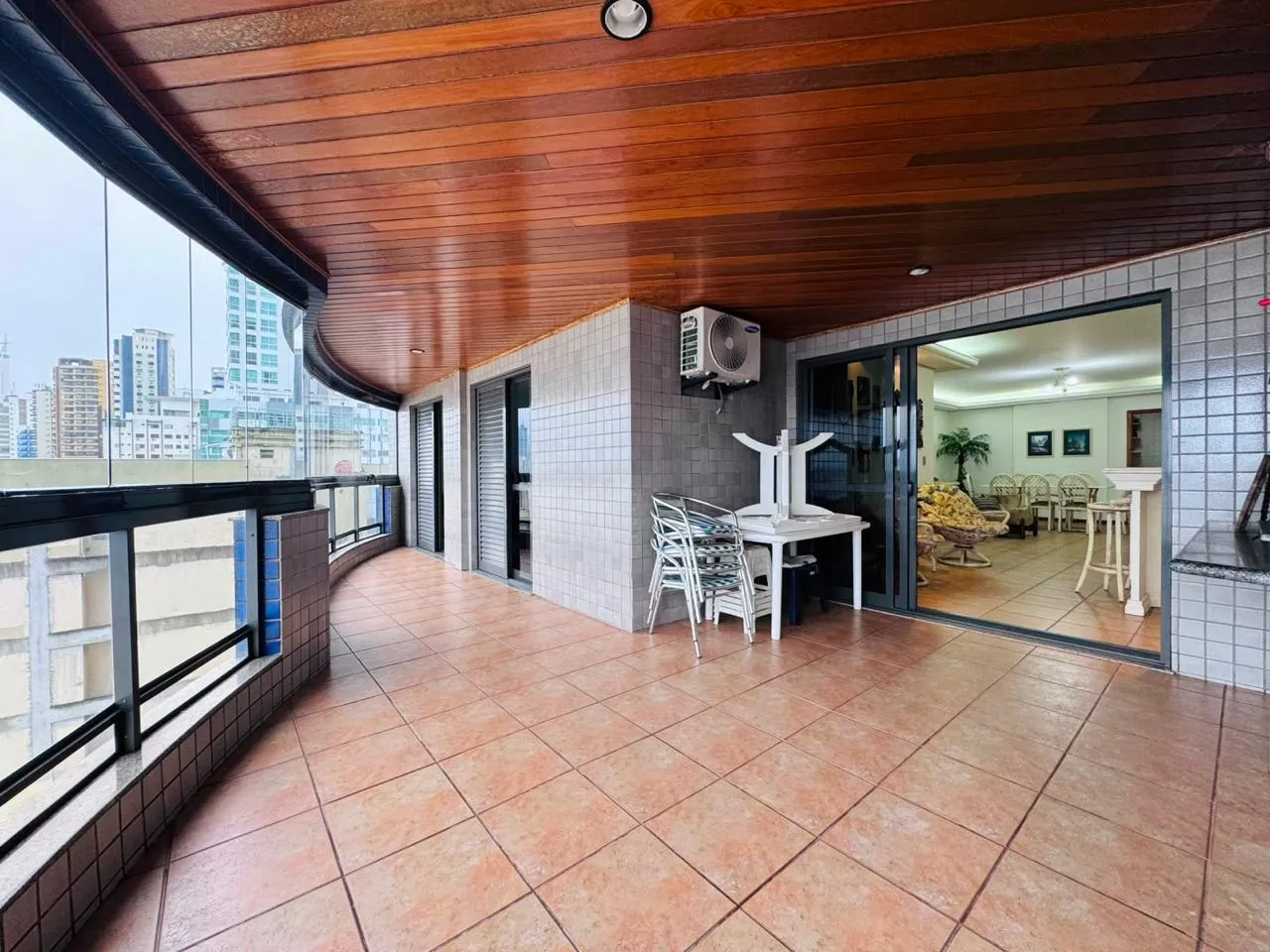 Imagem Apartamento com vista para o mar à venda com 112.49m2 por R$ 4.500.000,00