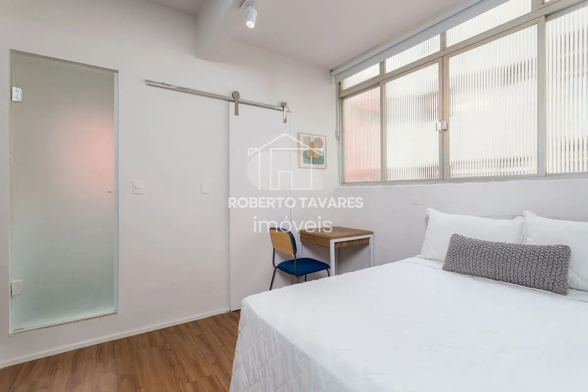 Imagem Apartamento Mobiliado e totalmente Reformado! 145 m2 úteis 5dts e 3 suítes, cozinha aberta para sala - Está a duas quadras da Av. Paulista.