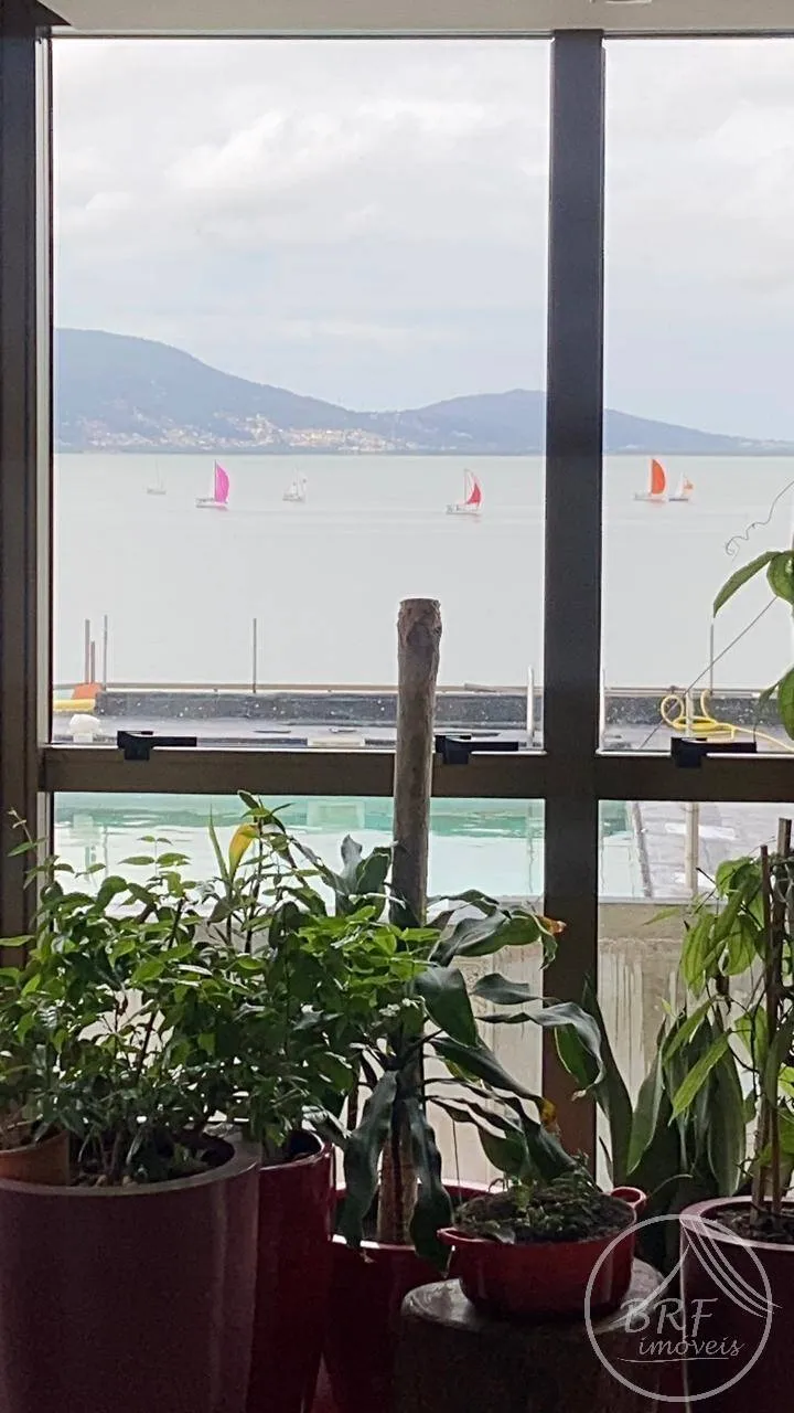 Imagem Viva de Frente Mar em Coqueiros, Conforto e Privacidade (3 dorm.2 suítes)