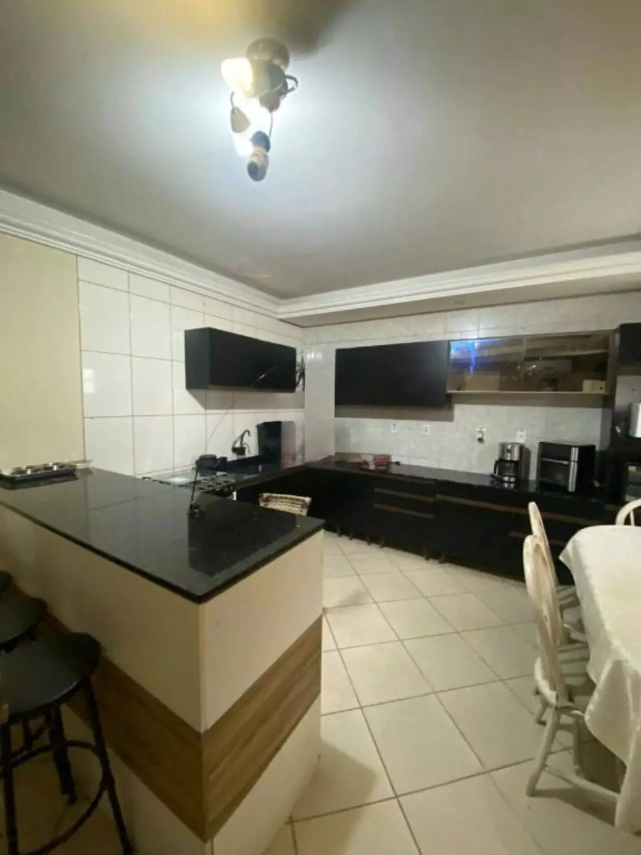 Imagem Casa com Duas Residências e Pátio Amplo no Bairro Tranquilo