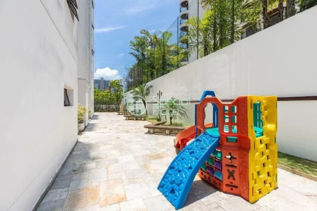 Imagem Amplo apartamento à venda com 4 quartos, sendo 3 suítes, e 4 banheiros no total. Este apartamento ...
