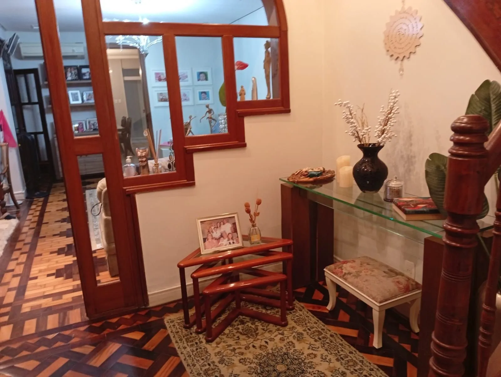 Imagem Casa com 5 quartos , 7 banheiros e pátio!