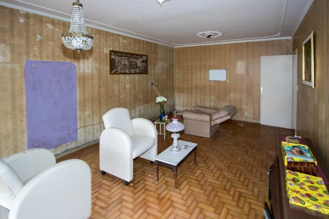 Imagem Casa para Venda - 200m², 3 dormitórios, 8 vagas - Cristal