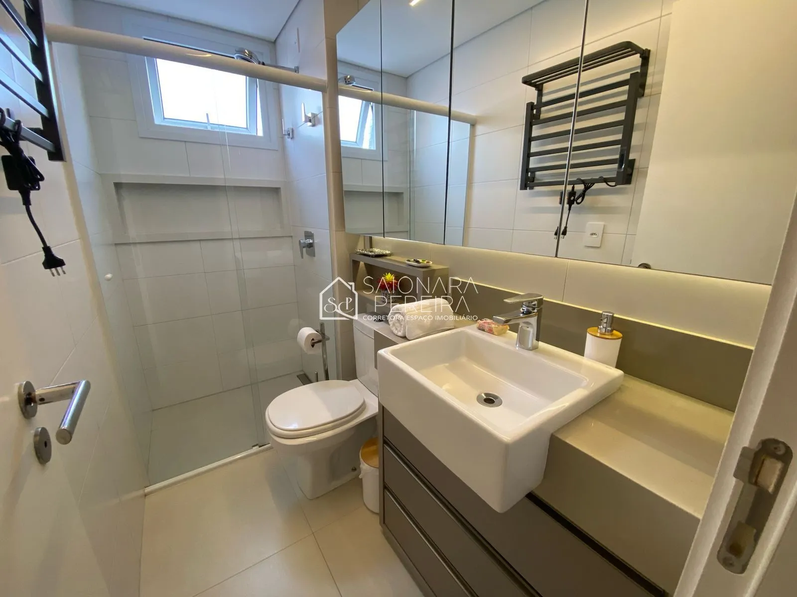Imagem D/ONE - APARTAMENTO 2 DORMITÓRIOS SENDO 1 SUÍTE - CENTRO - FLORIANÓPOLIS