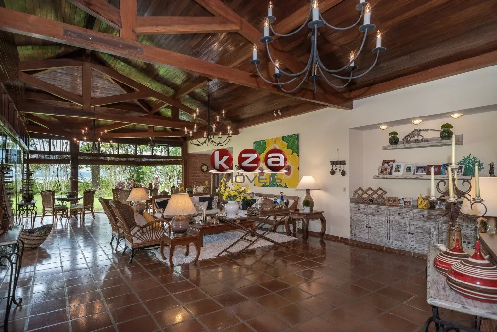 Imagem Casa de luxo a venda em Ubatuba, Praia Dura, frente para o mar. 6 suítes, 3 salas, 8 banheiros, 11 vagas, área gourmet592 m².