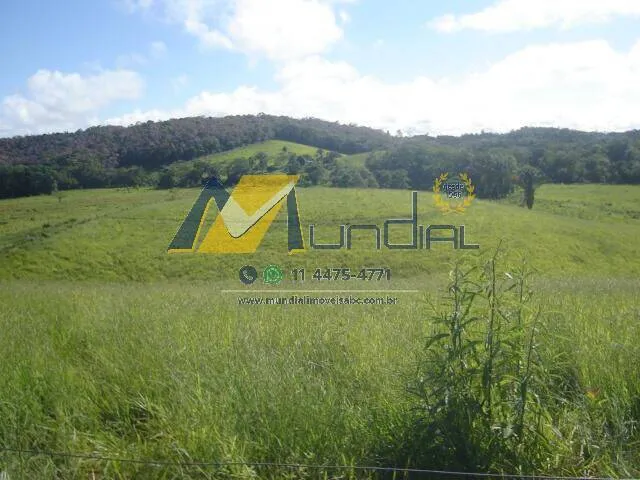 Imagem Oportunidade Estratégica: Terreno com Casa Ampla e Alto Potencial Comercial
