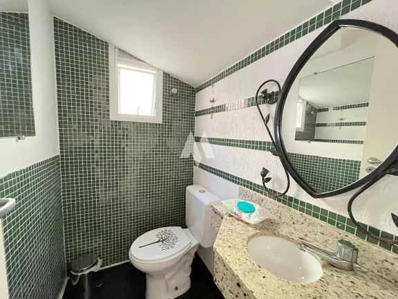 Imagem Casa sobreposta baixa vendida com porteira fechada, com piscina e churrasqueira