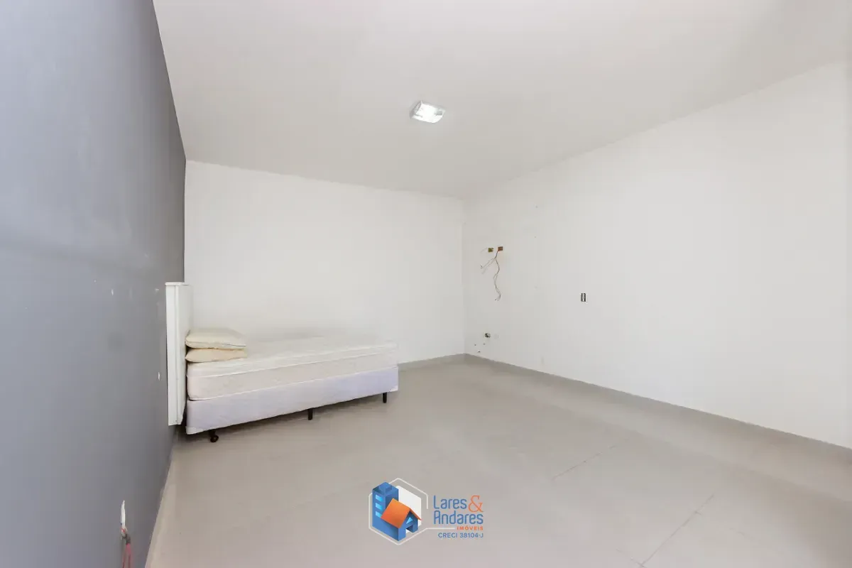 Imagem Sobrado para venda em Vila Zat com 4 quartos, sendo 2 suítes, 300m²