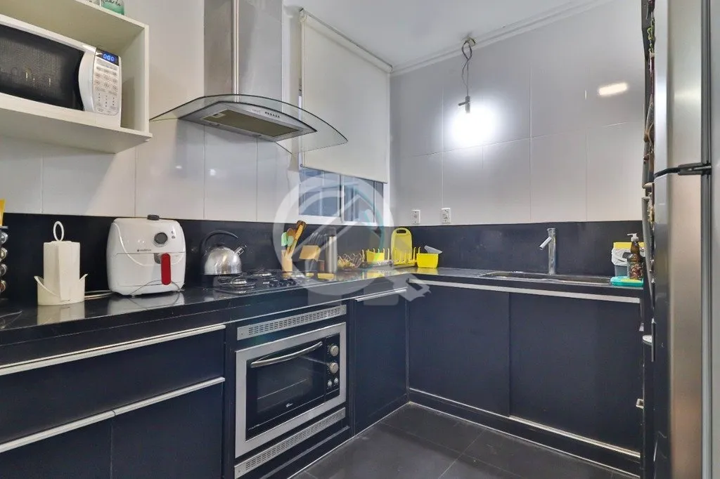 Imagem Apartamento com duas suítes e lavabo, cozinha montada com moves planejados de alto padrão, vaga de...