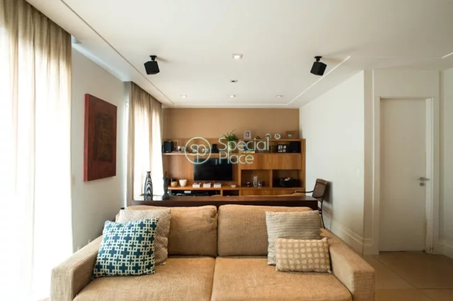 Imagem Lindo apartamento com 163m2 em rua muito procurada no Panamby. Condomínio com lazer completo destac...