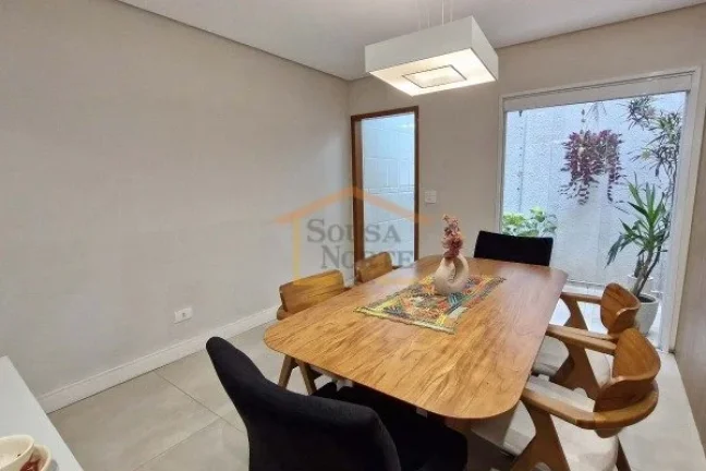 Imagem Sobrado com 163m² de área construída, composto por 3 dormitórios, sendo 1 suíte com varanda, 4 ...