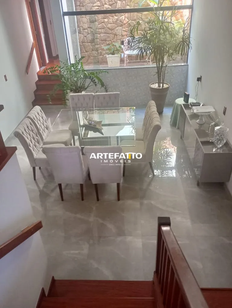 Sobrado à venda em Franca, Jardim Integração, com 3 quartos, 230m2
