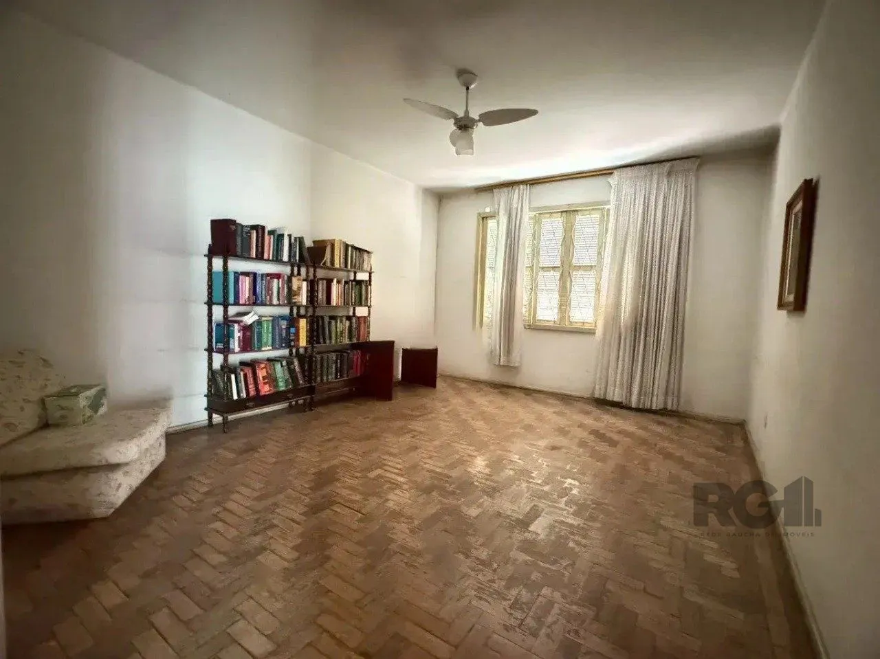 Imagem Casa de 5vquartos e 3 vagas de garagem no bairro Santana em Porto Alegre