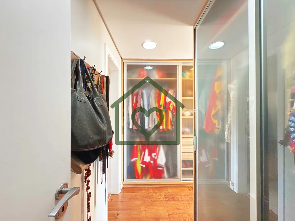 Imagem Casa semimobiliada em condomínio com infraestrutura completa, localizada no bairro Jardim Carvalho....