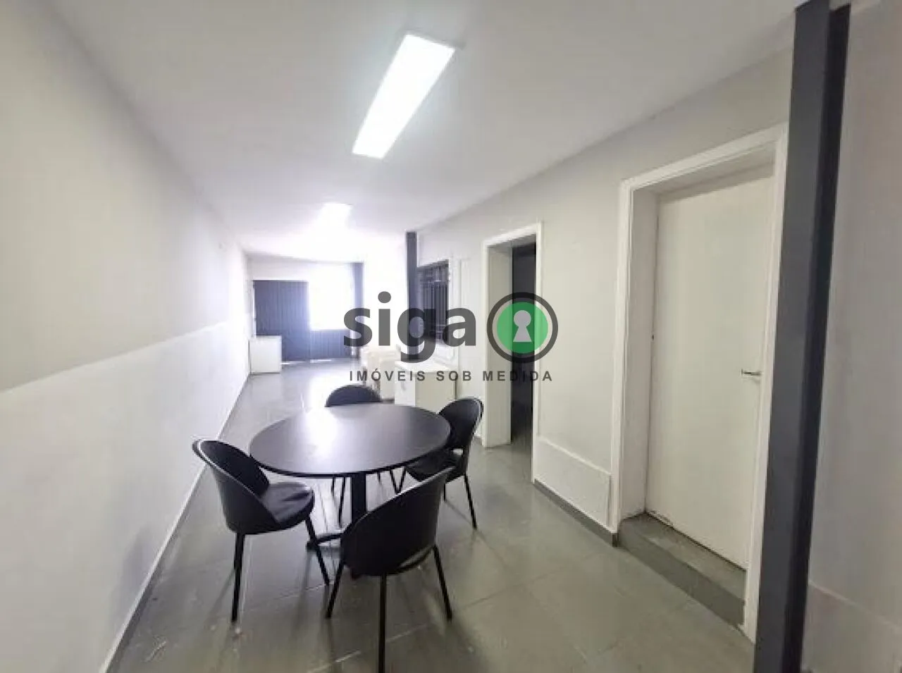 Imagem Casa Assobradada no Pacaembu, para locação Comercial ou venda com 10 salas, 11 vagas, reformada.