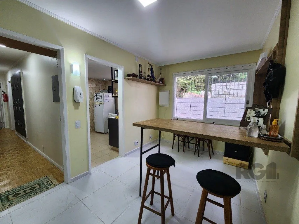 Imagem Vende-se excelente cada 3 quartos com suíte, 4 vagas, anexo comn salão de festas, podendo ser usada para fins comerciais - 255m² - Chácara das Pedras