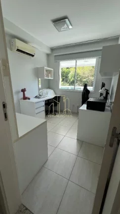 Imagem Apartamento de alto padrão em Alphaville I: 2 quartos, 1 suíte, 3 salas, 3 banheiros, 2 vagas de garagem, 82m². Venda ou locação em Salvador-BA!