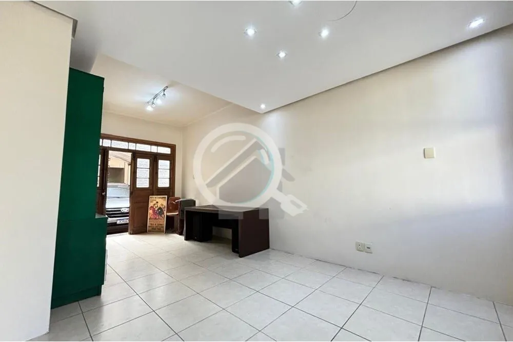 Imagem Se você busca um imóvel aconchegante e bem localizado, esta é a sua chance! Este apartamento de 1...